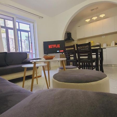 F&M Apartment Тирана Экстерьер фото